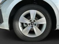 Neu Skoda Scala Essence 95 PS (69 kW) 2025 Weiss Kleinwagen