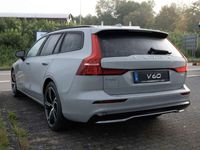 gebraucht Volvo V60 B4 Plus Dark SHZ KAMERA H/K NAVI LED PANO