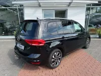 Gebraucht VW Touran Active 150 PS (110 kW) 2023 Deep black perleffekt Van / Kleinbus