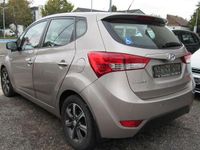 Gebraucht Hyundai i20 Space Plus 125 PS (91 kW) 2018 Beige Van / Kleinbus