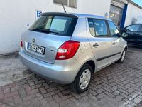 Gebraucht Skoda Fabia 69 PS (50 kW) 2011 Silber Limousine