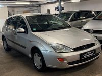 Gebraucht Ford Focus Trend 101 PS (74 kW) 1999 Silber Limousine