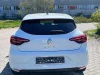 Używany Renault Clio V 67 KM (49 kW) 2021 Biały Sedan/Limuzyna