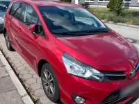 Gebraucht Toyota Verso 147 PS (108 kW) 2014 Rot Van / Kleinbus