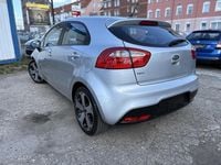 Używany Kia Rio Edition 7 86 KM (63 kW) 2012 Srebrny Sedan/Limuzyna