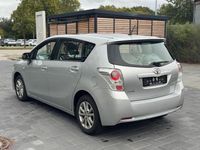 Gebraucht Toyota Verso Edition 132 PS (97 kW) 2011 Silber Van / Kleinbus