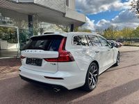 Gebraucht Volvo V60 Pro 253 PS (186 kW) 2020 Ice white, solid / solid Kombi