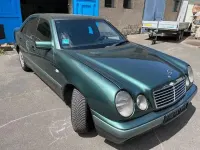 Używany Mercedes E230 Classic 150 KM (110 kW) 1996 Zielony Sedan/Limuzyna