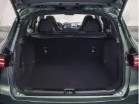 Neu Lynk & Co 01 276 PS (202 kW) 2025 Grün (mineralgrün metallic) SUV