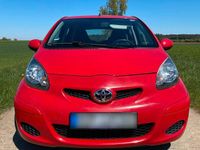 Gebraucht Toyota Aygo 68 PS (50 kW) 2010 Rot Kleinwagen