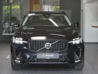 Gebraucht Volvo XC60 Plus 197 PS (144 kW) 2023 Onyx black / metallic SUV