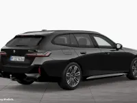 Gebraucht BMW 520 M Sport 197 PS (144 kW) 2024 Saphirschwarz Kombi