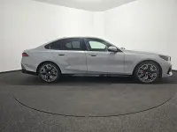 Neu BMW 540 M Sport 303 PS (222 kW) 2026 Grau Limousine