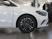 Gebraucht Mercedes B200 Progressive 150 PS (110 kW) 2025 Weiß Van / Kleinbus