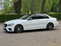 Gebraucht Mercedes E220 AMG line 194 PS (142 kW) 2018 Polarweiss Limousine