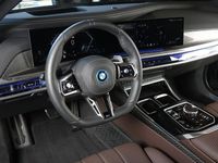 Gebraucht BMW 750e Performance 489 PS (359 kW) 2024 Black sapphire (475) Limousine
