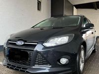 Gebraucht Ford Focus 115 PS (84 kW) 2014 Schwarz Kombi