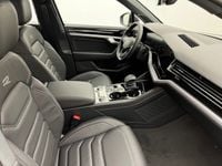 Gebraucht VW Touareg R-line 286 PS (210 kW) 2024 Black metallic SUV