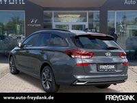 Gebraucht Hyundai i30 101 PS (74 kW) 2024 Ecotronic gray Kombi
