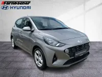 Gebraucht Hyundai i10 Trend 67 PS (49 kW) 2023 Brass / met Kleinwagen