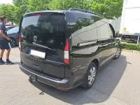 Gebraucht VW Caddy Basis 122 PS (89 kW) 2024 Deep black perleffekt Van / Kleinbus