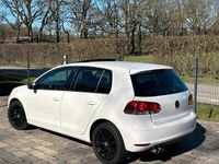 Gebraucht VW Golf VI 122 PS (89 kW) 2011 Weiß Kleinwagen