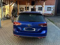 Gebraucht VW Passat R-line 150 PS (110 kW) 2024 Blau Kombi