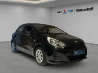 Używany Kia Rio Attract 84 KM (61 kW) 2016 Czarny Hatchback