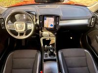Gebraucht Volvo XC40 Momentum 150 PS (110 kW) 2018 Rot SUV