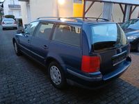 Gebraucht VW Passat Basis 125 PS (91 kW) 1998 Blau Kombi