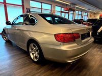 Gebraucht BMW 325 218 PS (160 kW) 2010 Silber Coupé