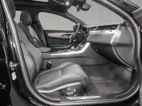 Gebraucht Jaguar XF R-Dynamic 206 PS (151 kW) 2024 Santorini black