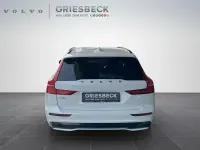 Gebraucht Volvo V60 Plus 455 PS (334 kW) 2022 Crystal white pearl / metallic Kombi