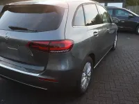 Gebraucht Mercedes B180 136 PS (100 kW) 2019 Grau Kleinwagen
