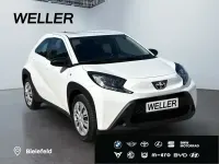 Gebraucht Toyota Aygo Play 72 PS (52 kW) 2023 Super (pure) white ii (weiss) Kleinwagen