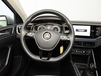 Gebraucht VW Polo Highline 95 PS (69 kW) 2018 Silber metallic Limousine