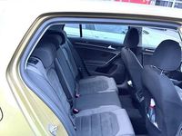 Gebraucht VW Golf VII Highline 150 PS (110 kW) 2016 Gold Limousine