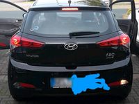 Gebraucht Hyundai i20 101 PS (74 kW) 2017 Schwarz Kleinwagen