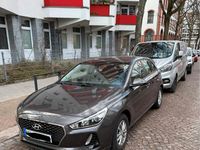 Gebraucht Hyundai i30 Select 110 PS (80 kW) 2018 Braun Limousine