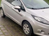 Gebraucht Ford Fiesta Trend 95 PS (69 kW) 2012 Silber Limousine