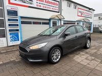 Gebraucht Ford Focus Trend 125 PS (91 kW) 2016 Grau Limousine