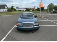 Używany Mercedes E420 218 KM (160 kW) 1986 Niebieski Sedan/Limuzyna