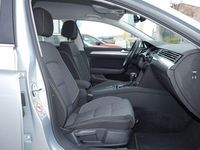 Gebraucht VW Passat Business 150 PS (110 kW) 2023 Silber Kombi