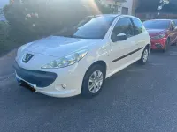 Gebraucht Peugeot 206 60 PS (44 kW) 2010 Weiß Limousine