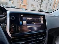 Gebraucht Peugeot 208 Active 82 PS (60 kW) 2016 Weiß Kleinwagen