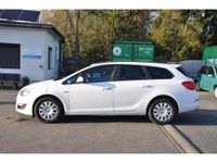 Używany Opel Astra Edition 165 KM (121 kW) 2013 Biały Kombi