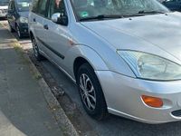 Gebraucht Ford Focus 75 PS (55 kW) 2001 Silber Kombi