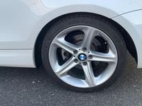 Gebraucht BMW 118 Cabriolet Performance 143 PS (105 kW) 2011 Weiß Cabrio