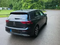 Gebraucht VW Golf VIII 131 PS (96 kW) 2022 Schwarz Limousine