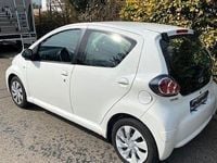 Gebraucht Toyota Aygo Cool 68 PS (50 kW) 2014 Weiß Kleinwagen